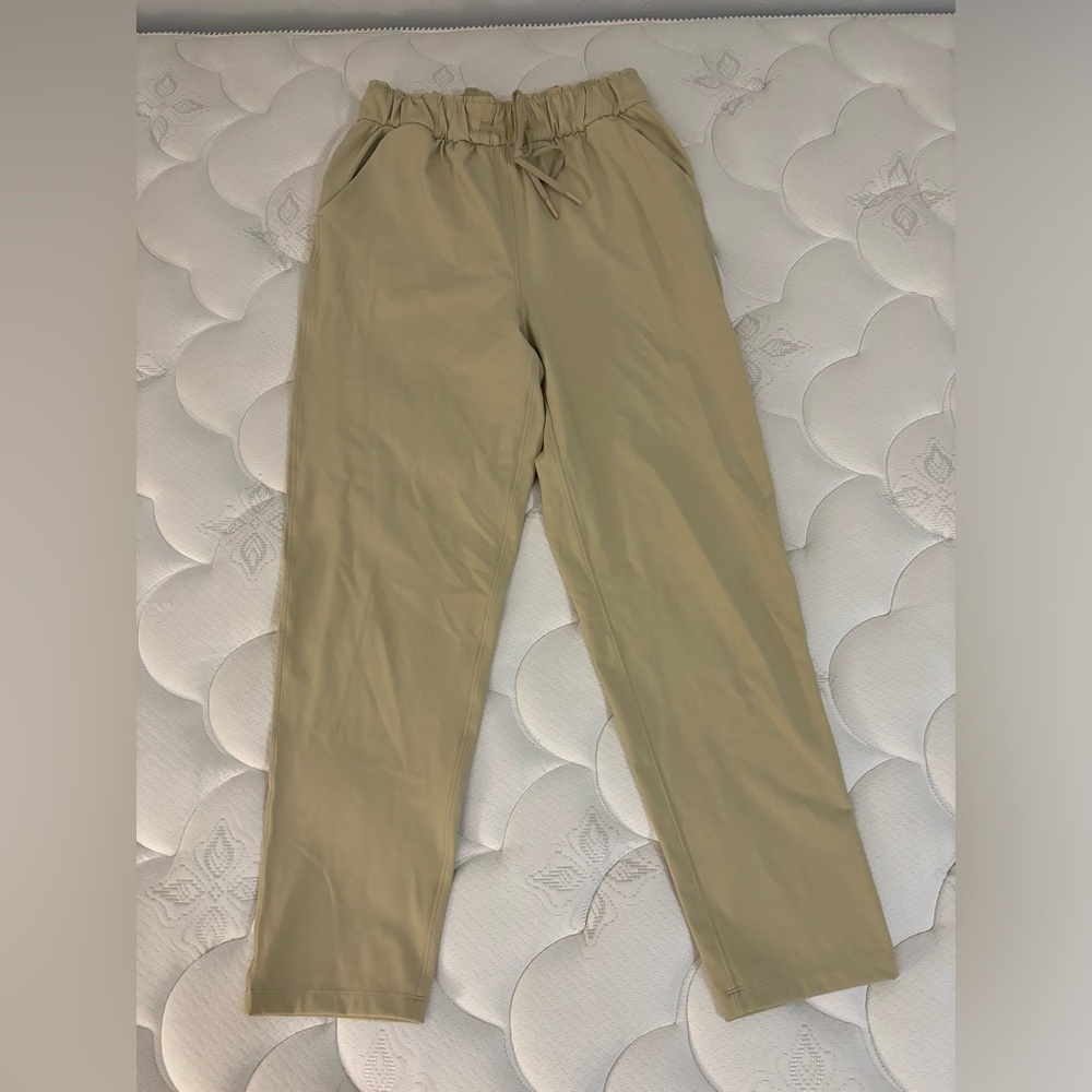Tan LuluLemon size 6 pants stretch high rise on the fly joggers, 7/8 length